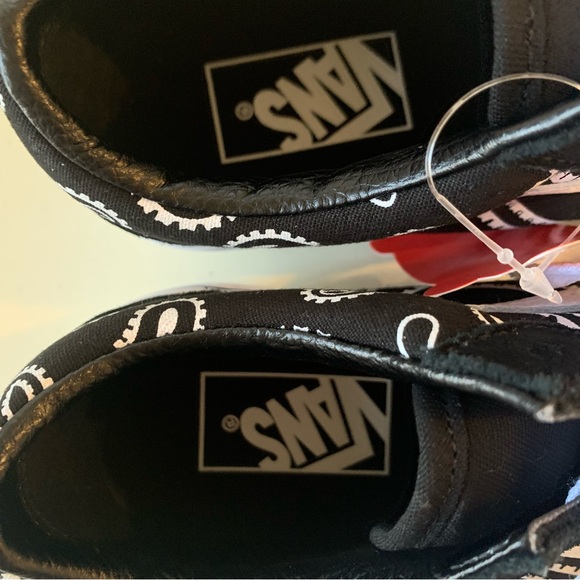 NEW Vans Peace and Paisley Old Skool Sneakers - Picture 5 of 9